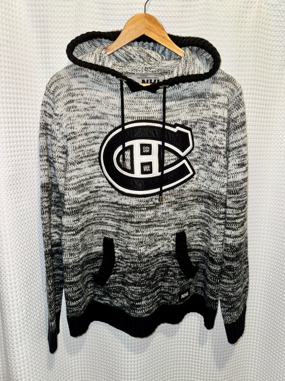 Montreal Canadiens NHL Knitted Hoodie Size Medium - Black White